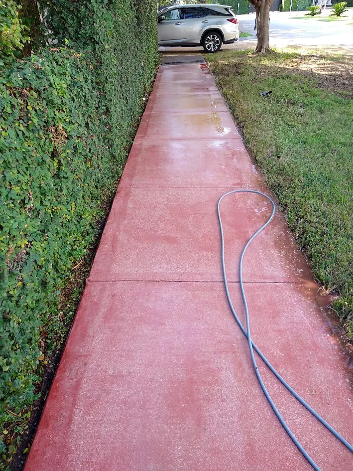 Driveway & Concrete Cleaning by Spray & Wash in Fort Lauderdale, FL